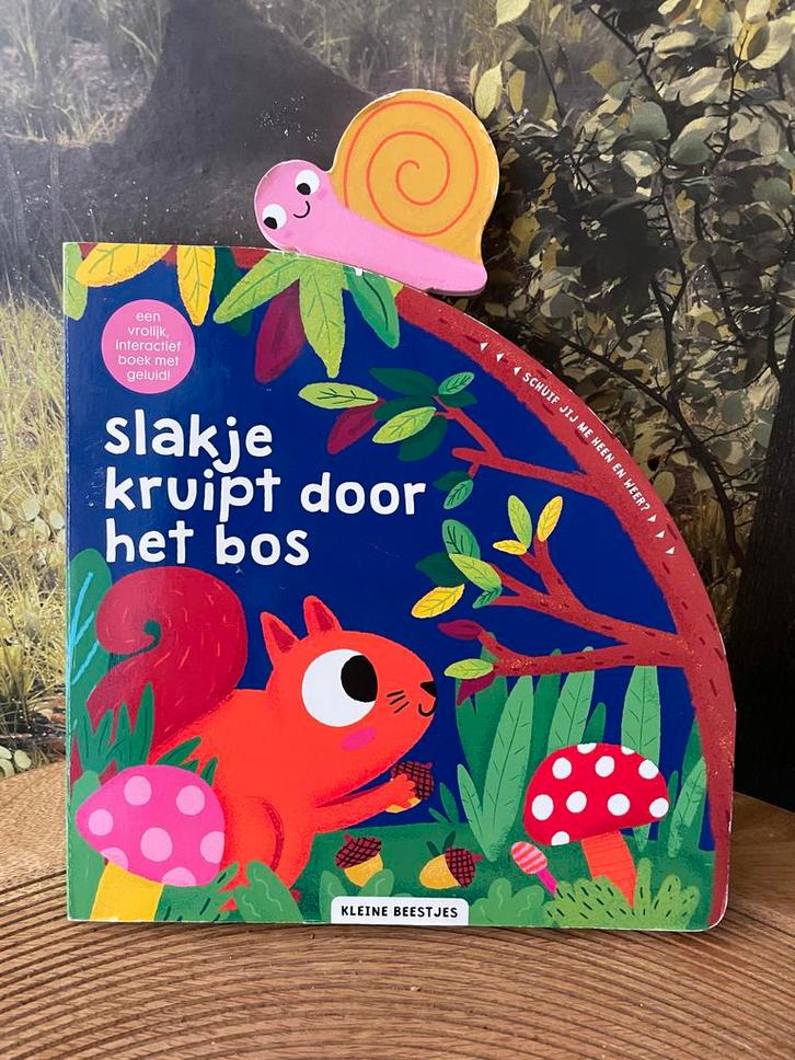 Slakje kruipt door het bos - Interactief boek met geluid, Boeken, Kinderboeken | Baby's en Peuters, Nieuw, 1 tot 2 jaar, Uitklap-, Voel- of Ontdekboek