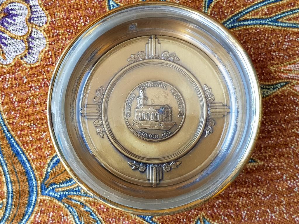 Mooi oud Churchill schaaltje uit Engeland van koper en glas., Antiek en Kunst, Ophalen of Verzenden