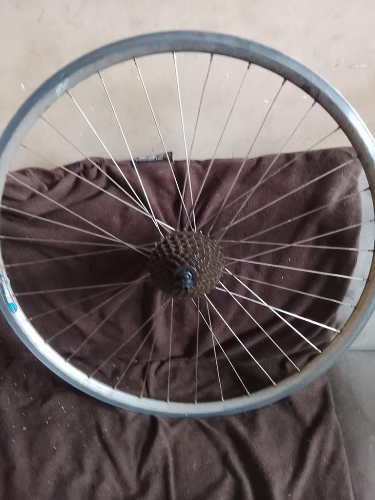Achterwiel 28inch met 8 versnellingen cassette, vleugelmoer, Fietsen en Brommers, Fietsonderdelen, Wiel, Gebruikt, Onbekend, Algemeen