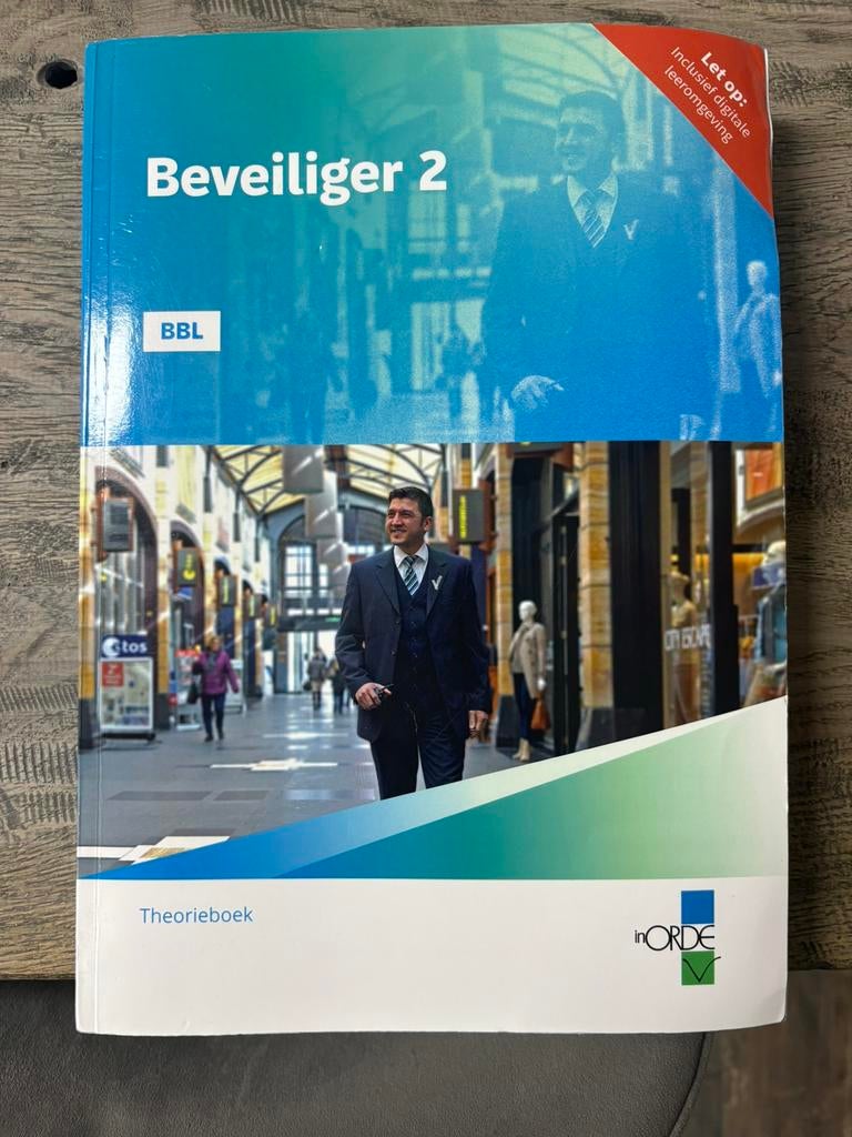 beveiliger Niveau 2 en keuzedeel beveiliger in de zorg, Ophalen of Verzenden, Zo goed als nieuw, Overige niveaus
