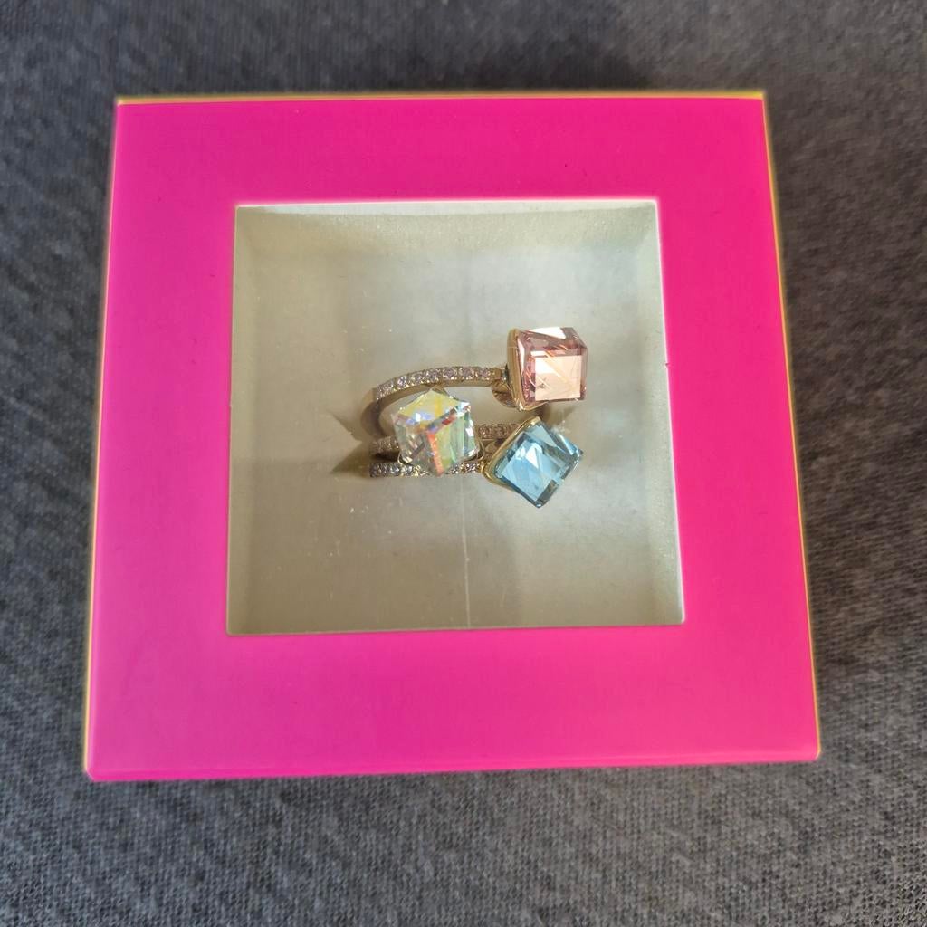 (23)Set van 3 ringen met wisselende steentjes, Nieuw, Ophalen of Verzenden, 17 tot 18, Dame