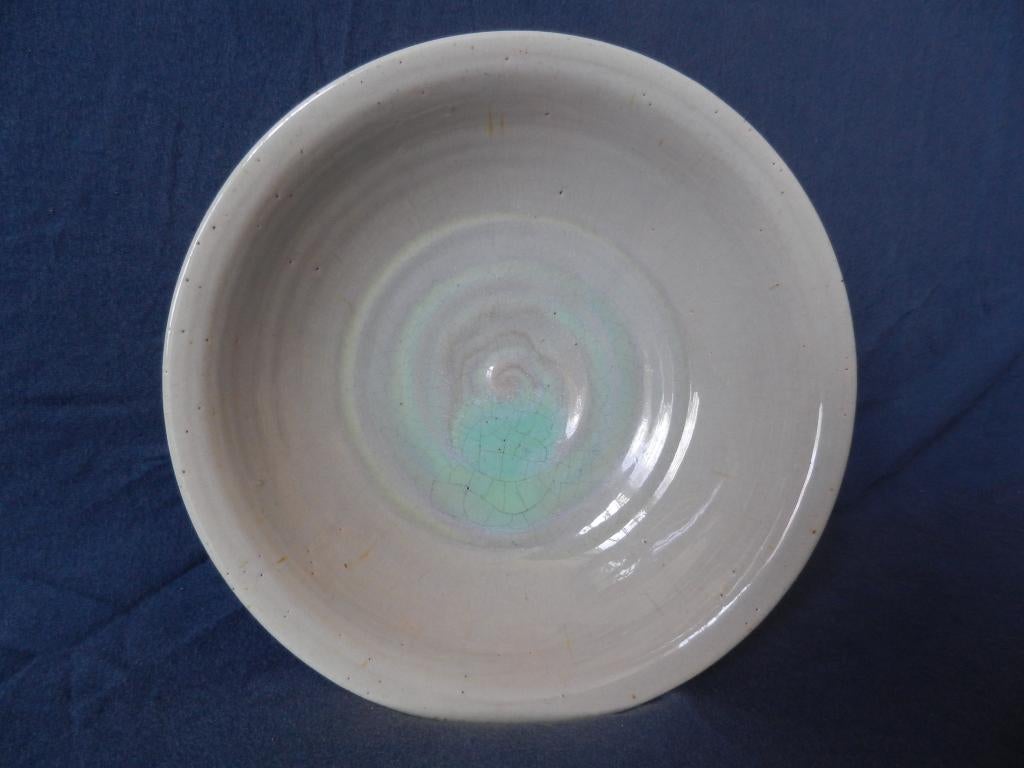 Beige en groen geglazuurde schaal Groeneveldt d. 20,9 cm., Ophalen of Verzenden