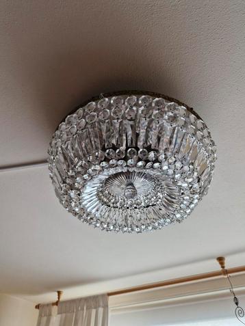 
2 antieke bronzen kristallen plafonnières zeer goede staat beschikbaar voor biedingen