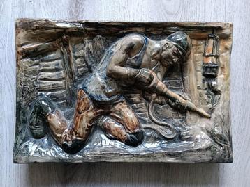 Zuid Limburg - Mijnwerker in actie - RKMD - 1930-1960 reliëf beschikbaar voor biedingen