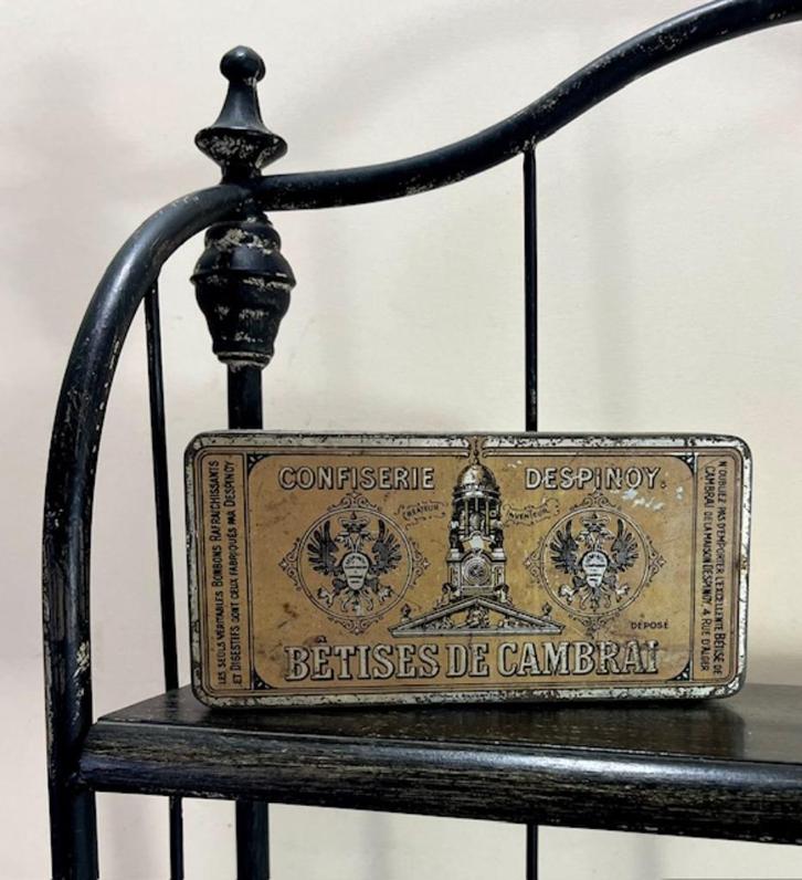 Antieke Frans blikken snoeptrommel Bêtises de Cambrai, Verzamelen, Blikken, Gebruikt, Overige, Ophalen of Verzenden