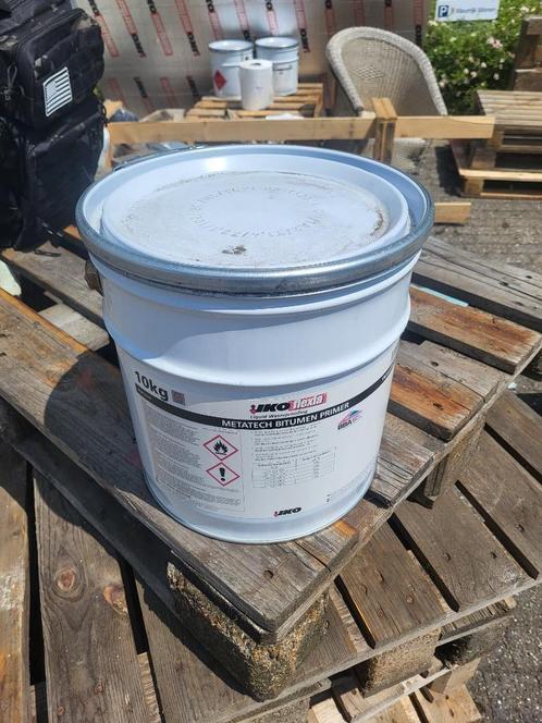 Bitumen primer Metatech nieuw over van een project 4 emmers, Doe-het-zelf en Verbouw, Dakpannen en Dakbedekking, Nieuw, Dakleer