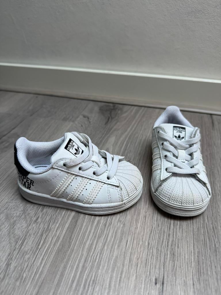 Adidas maat 20, Ophalen, Zo goed als nieuw, Jongetje of Meisje, Schoentjes