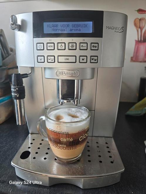 Delonghi volautomatisch espressomachine, Witgoed en Apparatuur, Koffiezetapparaten, Zo goed als nieuw, Gemalen koffie, Koffiebonen