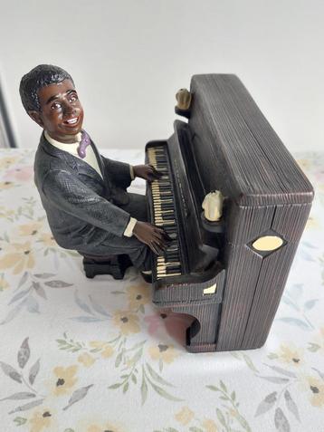 Beeld Enesco "Piano Player" van African American Serie beschikbaar voor biedingen