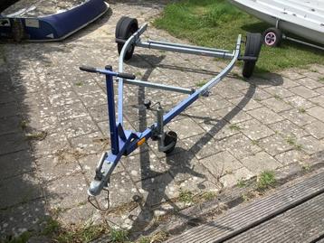 Boot trailer voor kleine boot beschikbaar voor biedingen