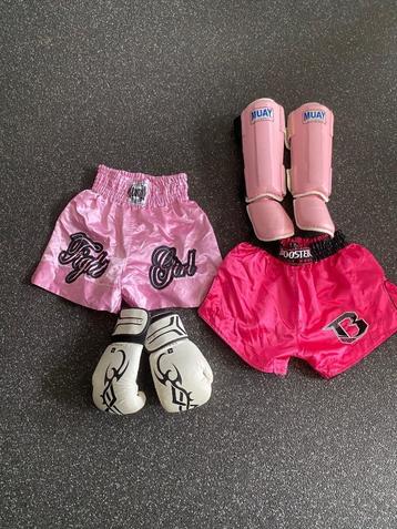Kickboks outfit beschikbaar voor biedingen