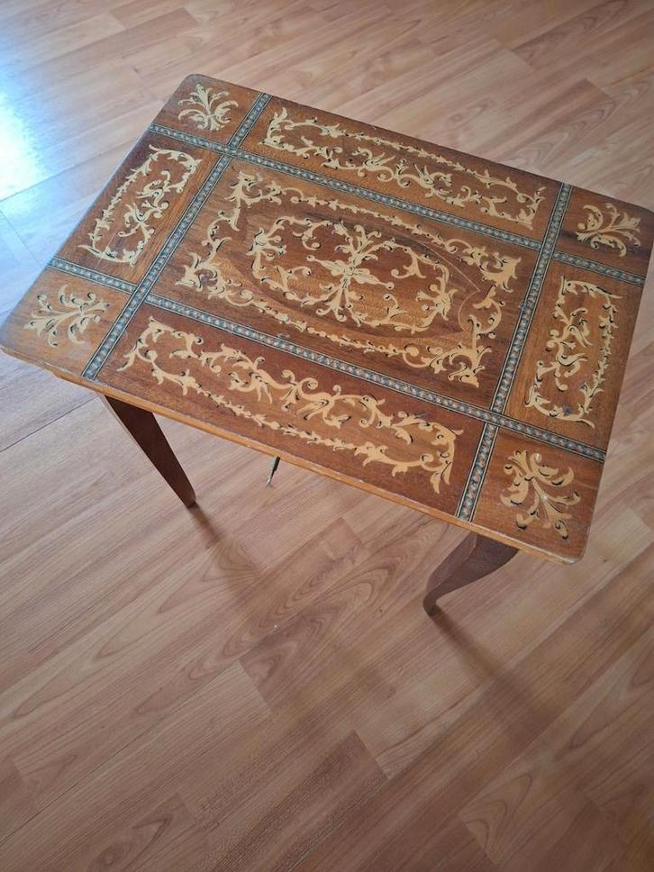 Antiek Tafeltje met Speeldoos, Antiek en Kunst, Antiek | Meubels | Tafels, Ophalen