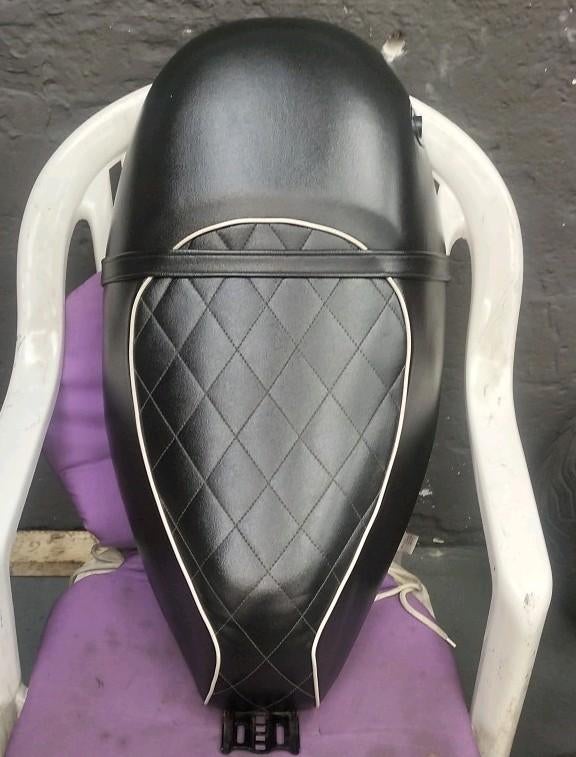 Piaggio Zip 2000 Custom Zadel, Fietsen en Brommers, Brommeronderdelen | Scooters, Gebruikt, Piaggio, Zadel, Ophalen of Verzenden