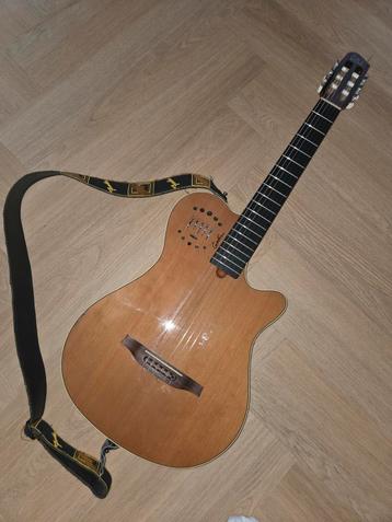 Godin Multiac Grand Concert dual ambiance beschikbaar voor biedingen