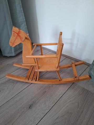Antiek hobbelpaard voor een pop, begin jaren 60 beschikbaar voor biedingen