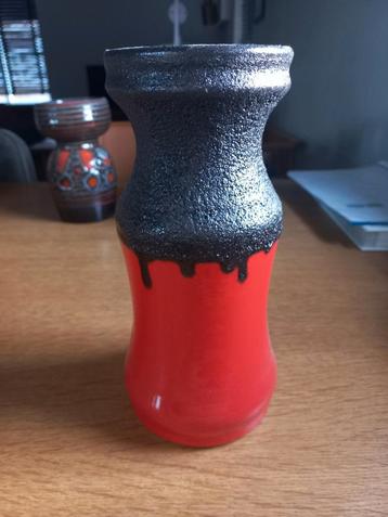 Vintage Vaas - Rood & Zwart beschikbaar voor biedingen