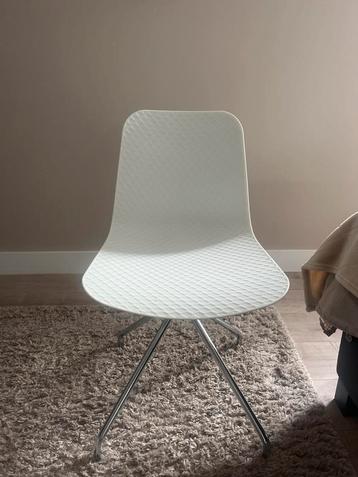 Witte Bureau Stoel - Stijlvol en Comfortabel beschikbaar voor biedingen