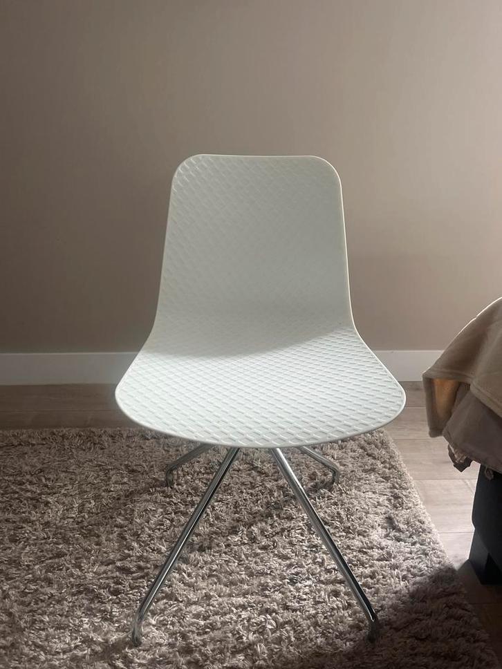 Witte Bureau Stoel - Stijlvol en Comfortabel, Huis en Inrichting, Stoelen, Gebruikt, Eén, Kunststof, Wit, Ophalen of Verzenden