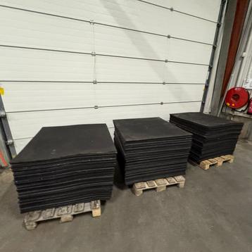 160 Vierkanten Meter Rubberen Tegels 1m x1m , dikte 1,5cm beschikbaar voor biedingen