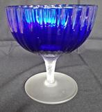 Blauwe glazen  schaal op voet, Ophalen of Verzenden