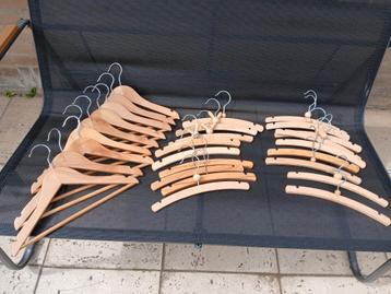 Houten kledinghangers kind 27 stuks beschikbaar voor biedingen