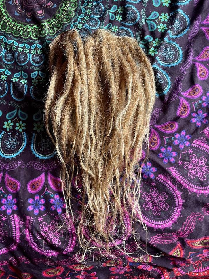 Setje blonde human hair clip dreads extensions nu 270€, Sieraden, Tassen en Uiterlijk, Uiterlijk | Haarverzorging, Nieuw, Pruik of Haarverlenging