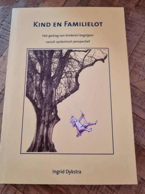 Ingrid Dykstra - Kind en familielot, Boeken, Psychologie, Zo goed als nieuw, Ontwikkelingspsychologie, Ophalen of Verzenden