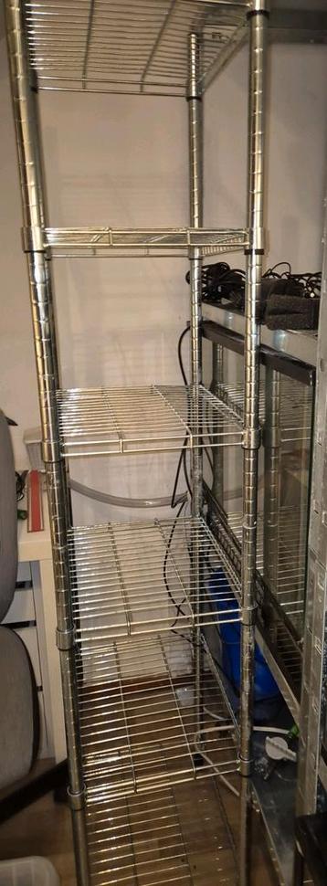 smalle lichte stellingskast beschikbaar voor biedingen