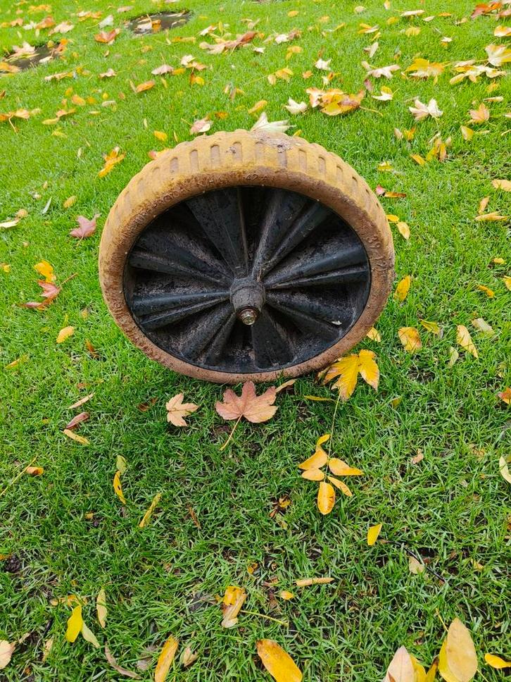 Gebruikt Wiel  antilek kruiwagen wie- Ideaal voor projecten!, Tuin en Terras, Kruiwagens, Gebruikt, Handmatig, Tweewielig, Ophalen of Verzenden
