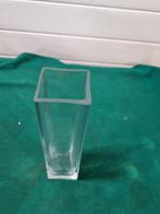 vaas vierkant smal glas, Huis en Inrichting, Woonaccessoires | Vazen, Ophalen of Verzenden, 'T Olde Gre-j, Info@toldegrej.nl, Endepoelstraat 20f Didam
