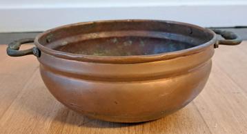Oude Koperen Pot met Handvatten beschikbaar voor biedingen