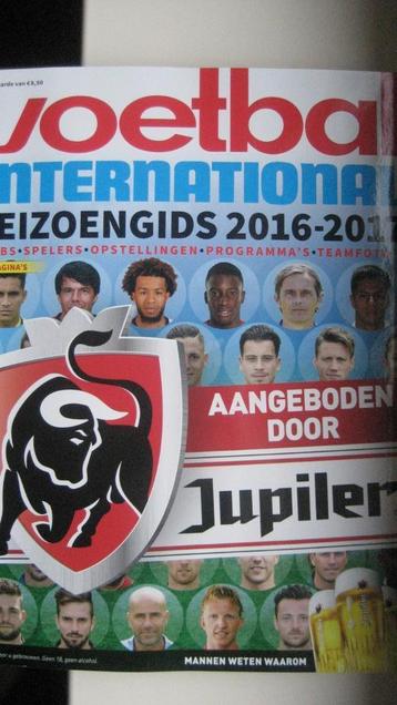Voetbal International diverse seizoengidsen beschikbaar voor biedingen