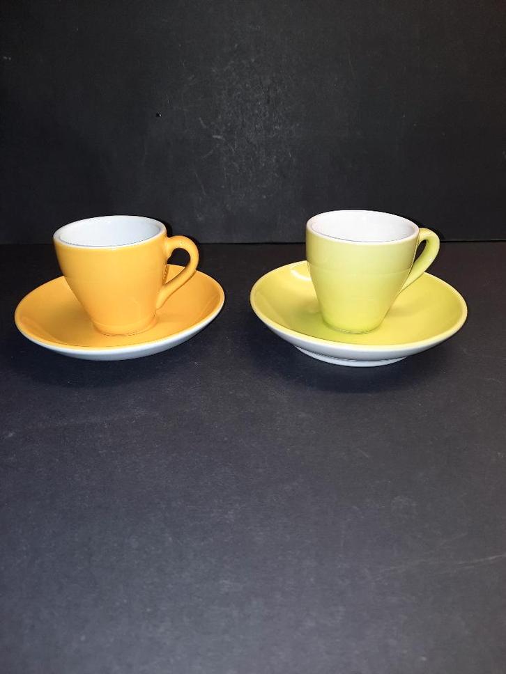 Mokka Kop en Schotel Geel en groen Gem. Swan of Denmark, Huis en Inrichting, Keuken | Servies, Zo goed als nieuw, Kop(pen) en/of Schotel(s)