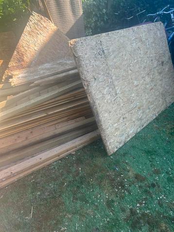Gratis hout. beschikbaar voor biedingen