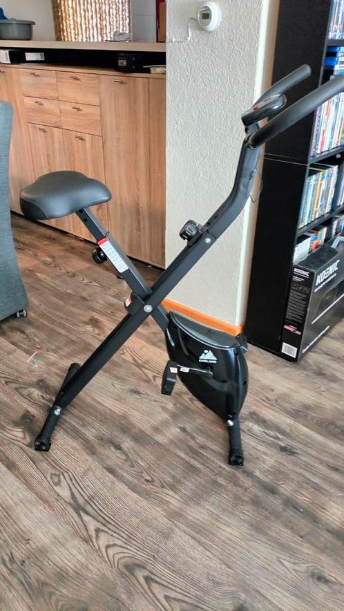 Opvouwbare Hometrainer - Ideaal voor Thuis!, Sport en Fitness, Fitnessapparatuur, Zo goed als nieuw, Hometrainer, Benen, Metaal