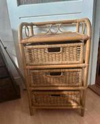 Rieten ladekast met drie lades met bamboe elementen, Huis en Inrichting, Kasten | Ladekasten, Zo goed als nieuw, 3 of 4 laden