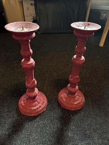 Antieke Rode Kandelaars - Set van 2 beschikbaar voor biedingen