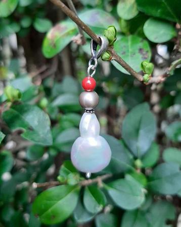 Hanger Strange Pearl zoetwaterparel-swarovski parels zilver beschikbaar voor biedingen