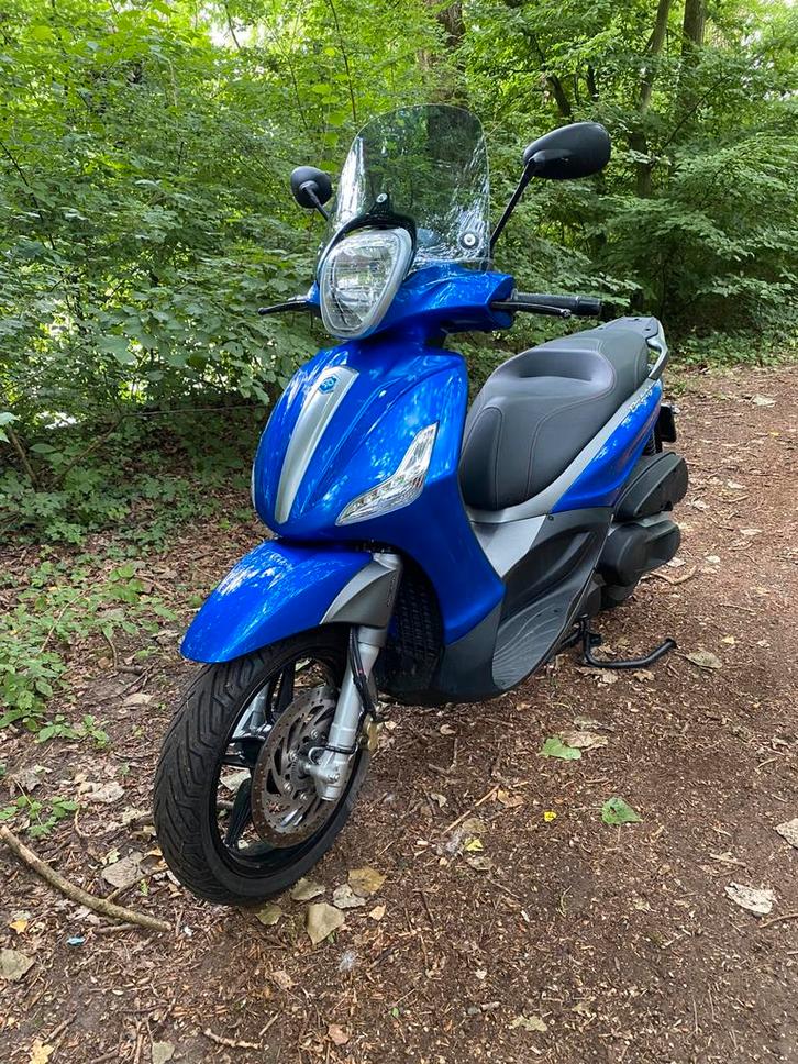 Piaggio Beverly 350 bj 2019 6000km, Fietsen en Brommers, Scooters | Piaggio, Zo goed als nieuw, Overige modellen, Benzine, Ophalen of Verzenden