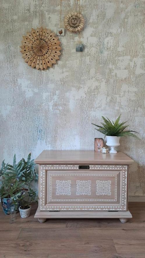 Klepkast met stencil patroon, Huis en Inrichting, Woonaccessoires | Kisten, Zo goed als nieuw, Minder dan 50 cm, 50 tot 75 cm
