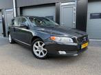 Volvo V70 T4 179PK! Trekhaak, Leer, Xenon, Elektr. Klep, APK, 1503 kg, 4 cilinders, 179 pk, Grijs