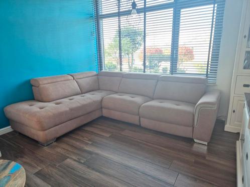 Cognac Sand kleur bank L vormig relax bank hoekbank, Huis en Inrichting, Banken | Bankstellen, Gebruikt, Hoekbank, Vierpersoons of meer