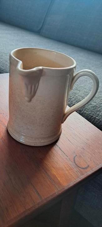 Beboterd stroopkannetje beschikbaar voor biedingen