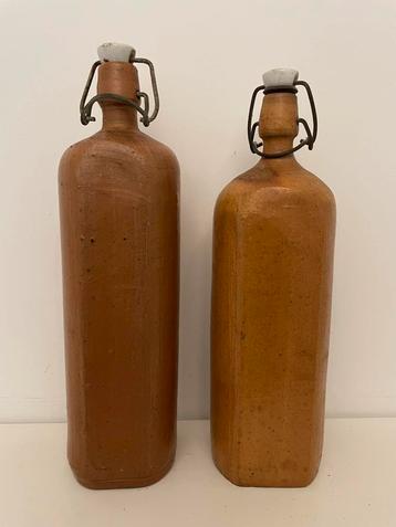Steengoed beugelflessen | zoutgeglazuurd | 1900-1950 beschikbaar voor biedingen