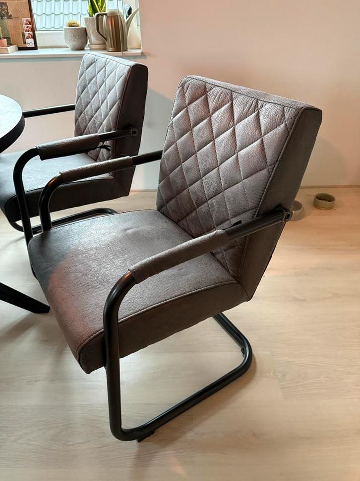 Set van 4 comfortabele eetkamerstoelen, Huis en Inrichting, Stoelen, Gebruikt, Vier, Metaal, Grijs, Ophalen