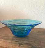 glazen schaal met slingermotief, kleur blauw, Ophalen of Verzenden