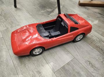 Oudere Modelauto Ferrari?  Merk: Mattel INC 1986 nr 31362108 beschikbaar voor biedingen