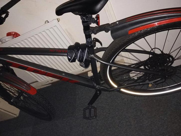 Trek 5 marlin zwart rood dike wielen met nog dike schijfr, Fietsen en Brommers, Fietsen | Mountainbikes en ATB, Nieuw, Trek, 49 tot 53 cm