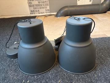 2 IKEA Hanglampen - Eettafel beschikbaar voor biedingen