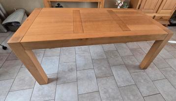 Houten Eettafel beschikbaar voor biedingen